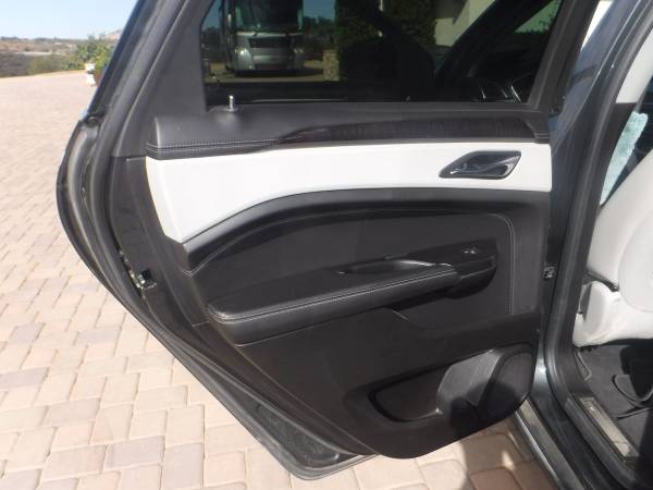 2016 Cadillac SRX Luxury Edition SUV-Mint Condition, 2 for sale in Ramona, CA – photo 3