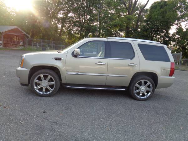 2007 Cadillac Escalade AWD Fully Loaded Very Clean for sale in Waynesboro, PA – photo 3