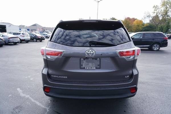 2015 Toyota Highlander LE V6 - - by dealer - vehicle for sale in Youngstown, OH – photo 6