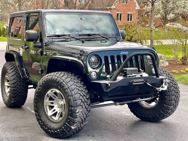 2011 Jeep Wrangler 4WD 2dr Sahara HardTop for sale in Libertyville, IL