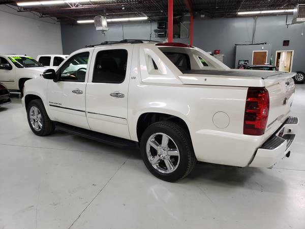 2011 Chevy Avalanche LTZ 4x4, 1 Owner, Runs and Drives Great!! for sale in Tulsa, OK – photo 3