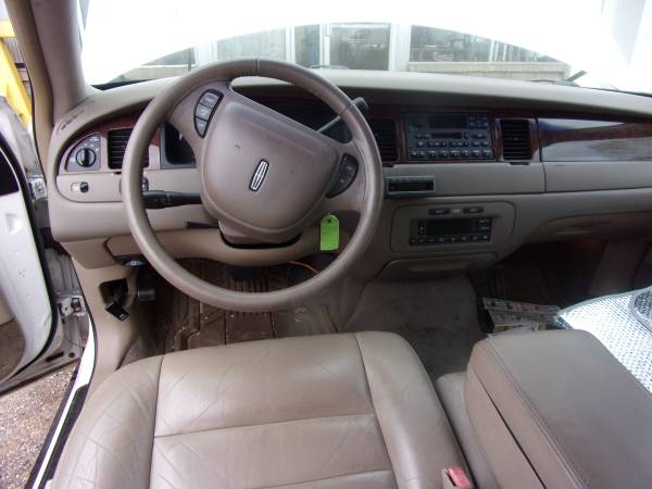 2001 Lincoln Town Car - cars & trucks - by dealer - vehicle... for sale in Oklahoma City, OK – photo 6