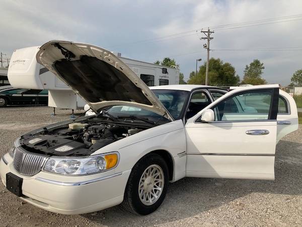 1998 Lincoln Town Car - cars & trucks - by owner - vehicle... for sale in St. Charles, MO – photo 3