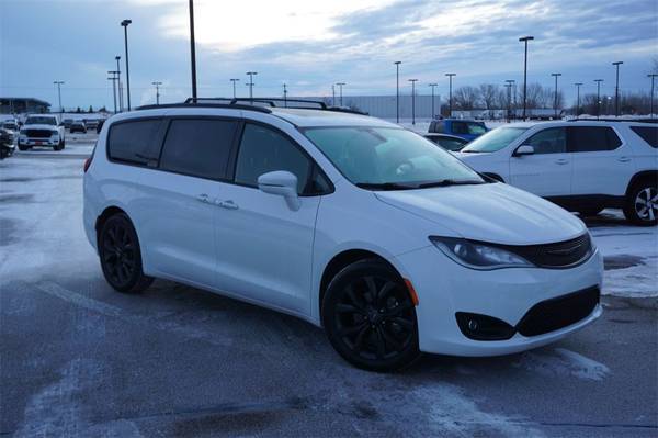 2019 Chrysler Pacifica Limited - - by dealer - vehicle for sale in Lakeville, MN – photo 2
