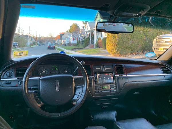 Lincoln Town Car - cars & trucks - by owner - vehicle automotive sale for sale in Teaneck, NJ – photo 2