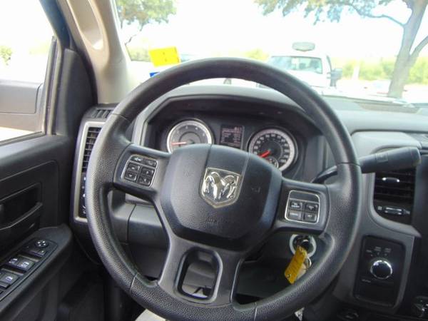 2017 Ram 3500 Tradesman crew cab 4x4 (LOAD!) for sale in Devine, TX – photo 16