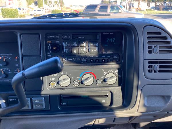 4x4/3rd Row Seating/1998 GMC K1500 SUBURBAN for sale in Vancouver, OR – photo 18