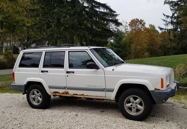 2001 Jeep Cherokee Sport 4WD, 4.0 liter inline 6 engine for sale in Barberton, OH – photo 2