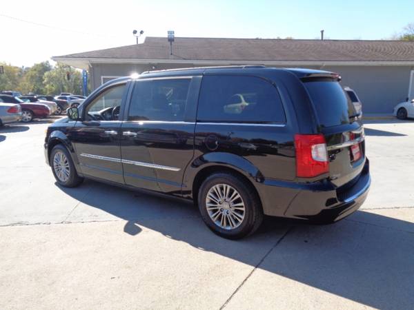 2013 Chrysler Town & Country Touring-L for sale in Marion, IA – photo 8