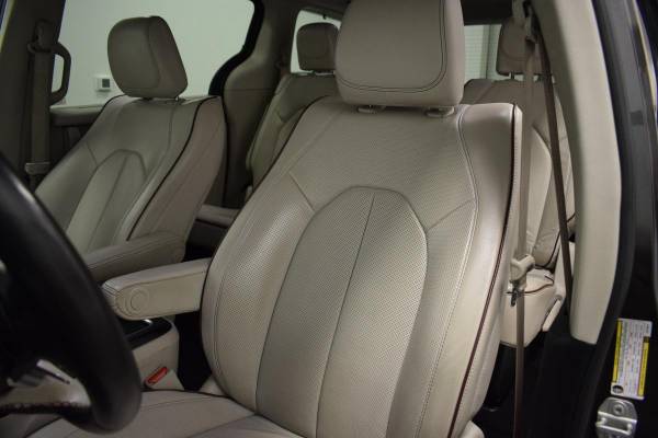2020 Chrysler Pacifica Limited - - by dealer - vehicle for sale in Shawnee, MO – photo 21