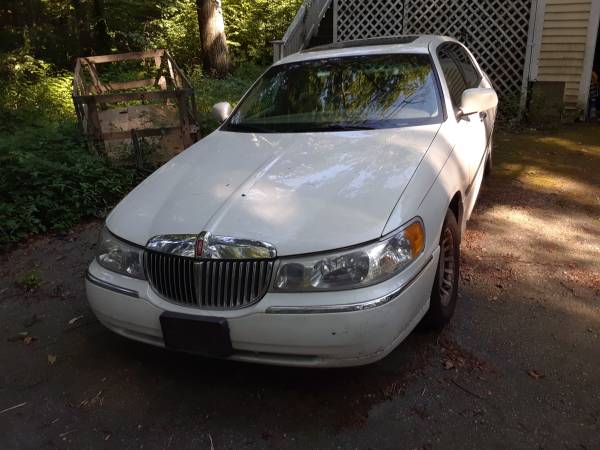 2000 Lincoln Town Car for sale in Ashland , MA – photo 2