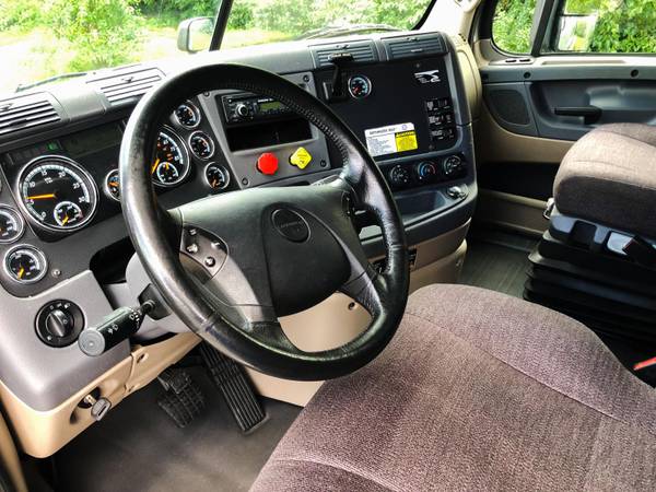 2016 Freightliner Cascadia Automatic Transmission for sale in Joliet, IL – photo 8