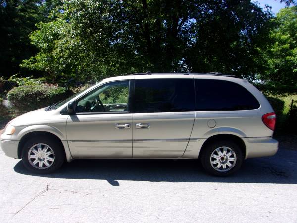 2005 Chrysler Town Country Limited for sale in High Point, NC – photo 5