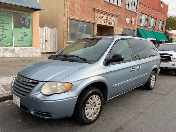 2005 Chrysler town & country low miles !!! for sale in Pasadena, CA