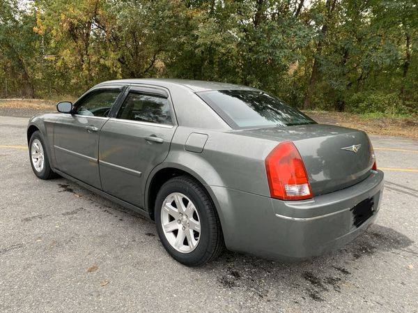 2006 Chrysler 300 Touring - Loaded - Low Miles ! for sale in Lowell, MA – photo 3
