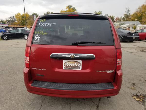 2010 Chrysler Town Country Touring - - by dealer for sale in Cedar Rapids, IA – photo 5