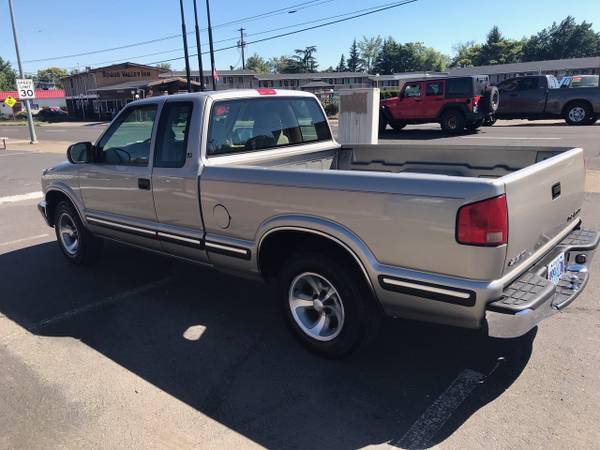 1998 CHEVY S10 LS EXTRA-CAB 5 SPEED MANUAL 3RD DOOR RUNS SUPER. for sale in Medford, OR – photo 5