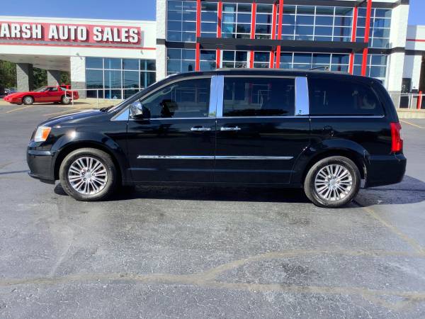 2014 Chrysler Town & Country Touring L! Clean Carfax! Loaded! - cars... for sale in Ortonville, MI – photo 2