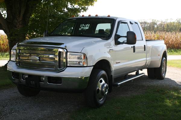 2005 FORD F350 SUPER DUTY 4X4 CREW CAB LARIAT $8850 for sale in Upper Sandusky, OH – photo 2