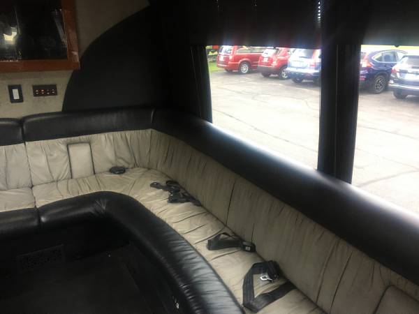 Low Miles! Limo, 14 Passenger for sale in Wisconsin Rapids, WI – photo 10