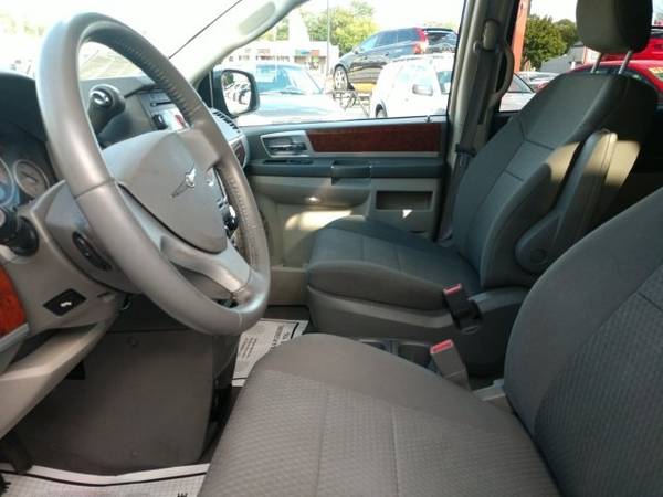 2009 Chrysler Town & Country Touring for sale in Greenfield, WI – photo 2