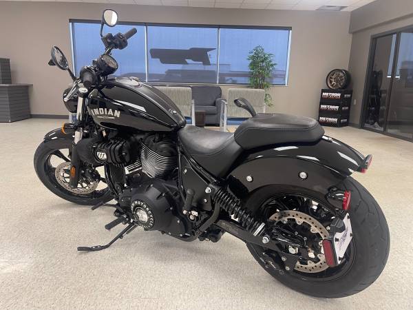 2022 Indian Motorcycle Chief ABS Black Metallic Only 736 Miles! for sale in Sioux Falls, SD – photo 2