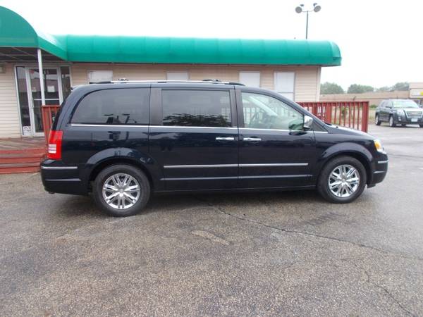 2010 Chrysler Town Country Limited for sale in Elkhart, IN – photo 6
