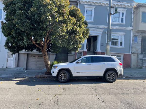Jeep Grand Cherokee Limited - mint condition - - by for sale in San Francisco, CA