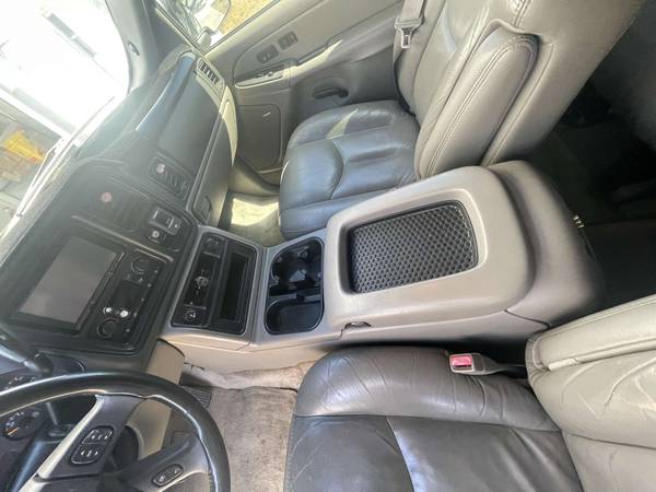 2004 chevy suburban clean for sale in Sarasota, FL – photo 6