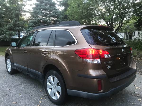 2011 SUBARU OUTBACK 2.5 PREMIUM BLUETOOTH AWD VERY CLEAN! for sale in Minneapolis, MN – photo 4