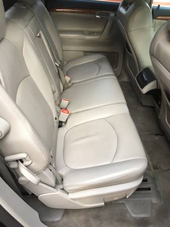 2008 SATURN OUTLOOK XR! Clean title w/Current Tags for sale in Rancho Cucamonga, CA – photo 8