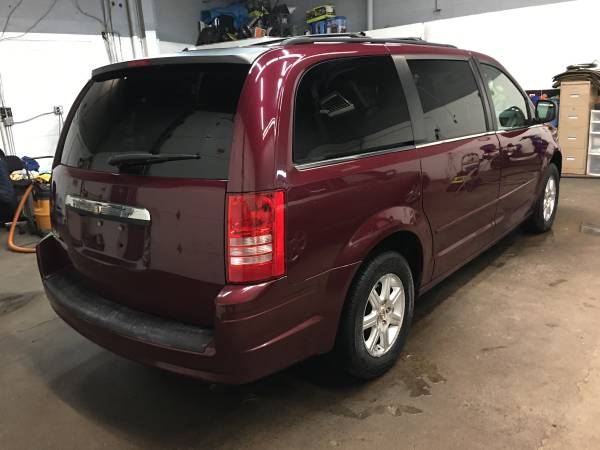 2008 CHRYSLER TOWN & COUNTRY 4D WAGON TOURING 1 owner clean carfax for sale in Fairfield, NY – photo 4