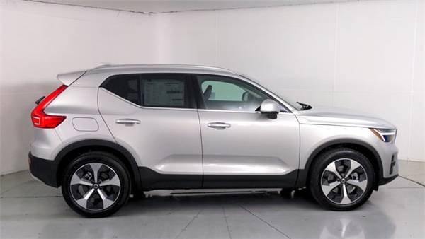 2023 Volvo XC40 B5 AWD Mild Hybrid Plus Bright - - by for sale in Culver City, CA – photo 3
