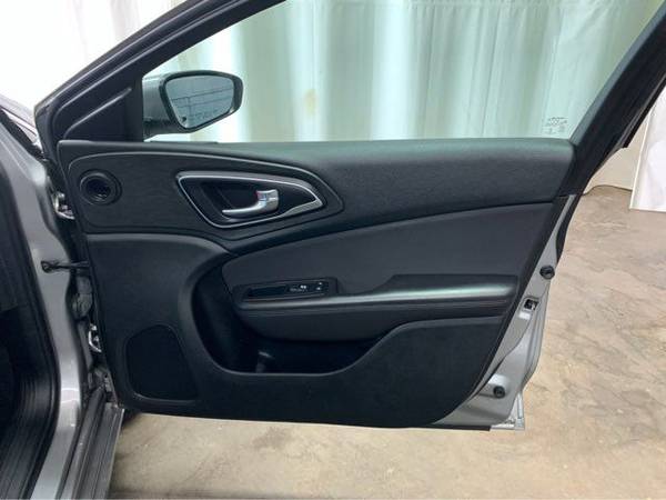 2015 Chrysler 200 Limited sedan Billet Silver Metallic Clearcoat -... for sale in Merrillville, IL – photo 16