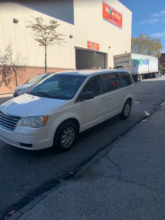 2009 Chrysler Town and Country seats 7 for sale in Bronx, NY – photo 2