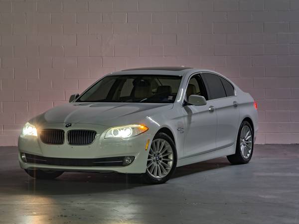 2012 BMW 535xi Luxury Line Alpine White 88k miles Carfax Value... for sale in Northbrook, IL – photo 2
