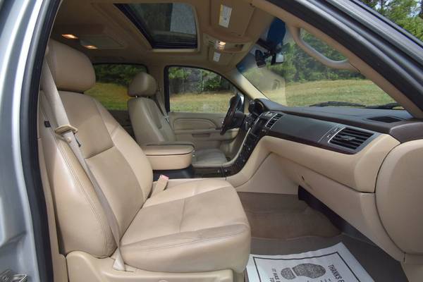Loaded low mileage 2010 Cadillac Escalade Premium, 3rd row ~ We financ for sale in Gardendale, AL – photo 4