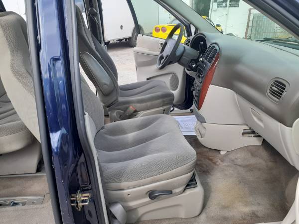 2005 chrysler town&country - cars & trucks - by owner - vehicle... for sale in Fort Worth, TX – photo 17
