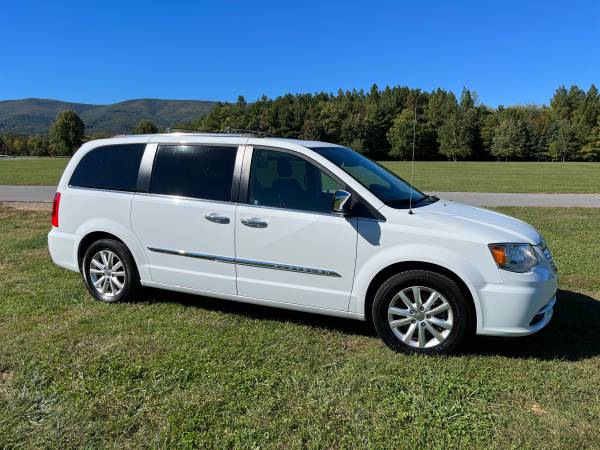 2015 Chrysler Town & Country Limited Platinum - - by for sale in Roanoke, VA