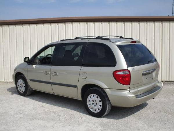 2005 Chrysler Town Country LX - cars & trucks - by dealer - vehicle... for sale in Wilmington, OH – photo 5