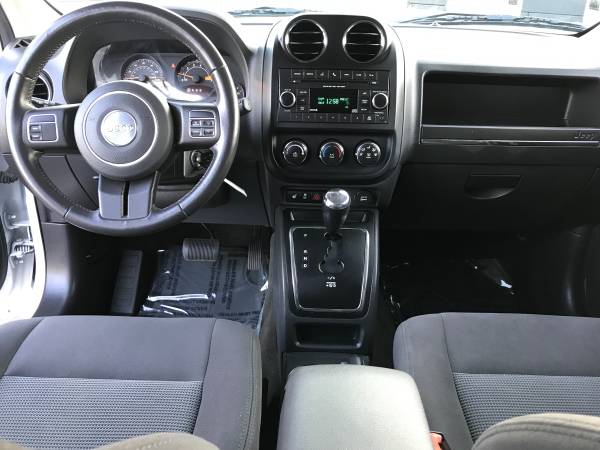 NICE !! 2017 JEEP PATRIOT LATITUDE 4X4, LOW MILES 52K / GAS SAVER !! for sale in Omaha, IA – photo 12