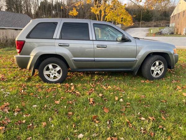 2007Jeep grand Cherokee Laredo - cars & trucks - by owner - vehicle... for sale in Pleasant Valley, NY – photo 2