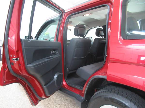 2012 Jeep Liberty Sport 4x4 - - by dealer - vehicle for sale in Hudsonville, MI – photo 11