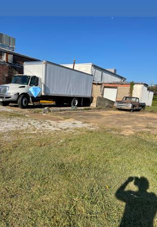 26 Ft Box truck W Lift Gate Non CDL for sale in Lawrenceville, GA – photo 2