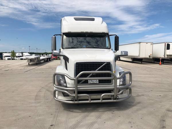 2015 Volvo VNL64T670 I-shift for sale by owner. for sale in Elmhurst, IL – photo 10
