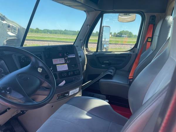 2014 Freightliner Cascadia 125 with 16 Crysteel Contractor Body Pkg for sale in Lake Crystal, MN – photo 22