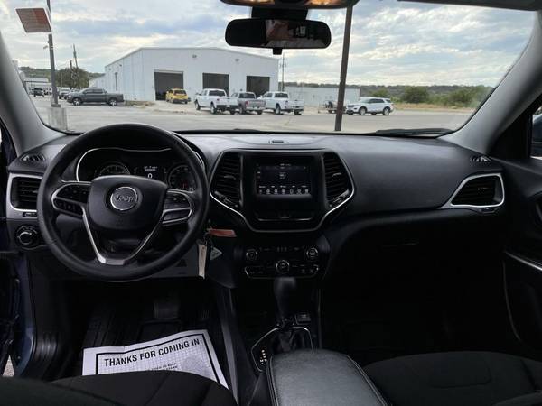 2020 Jeep Cherokee Latitude, LOW MILES , APPLE CARPLAY - cars & for sale in Brownwood, TX – photo 19