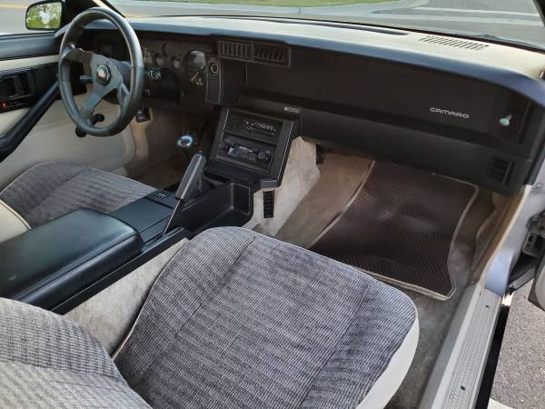 1983 CHEVROLET CAMARO "CLASSIC "5SPD MANUAL" EXTRA CLEAN for sale in Lutz, FL – photo 21