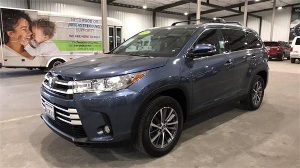 2019 Toyota Highlander XLE - - by dealer - vehicle for sale in Fresno, CA – photo 8