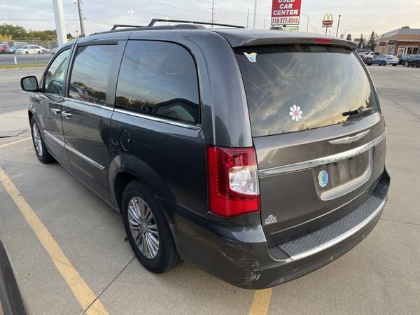 2016 Chrysler Town & Country Touring-L Granite Crystal Metallic Cl for sale in Cedar Falls, IA – photo 15